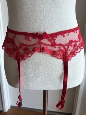 Vintage Henson Kickernick Red Floral Lace Sheer Garter Belt Sz M Style 0095